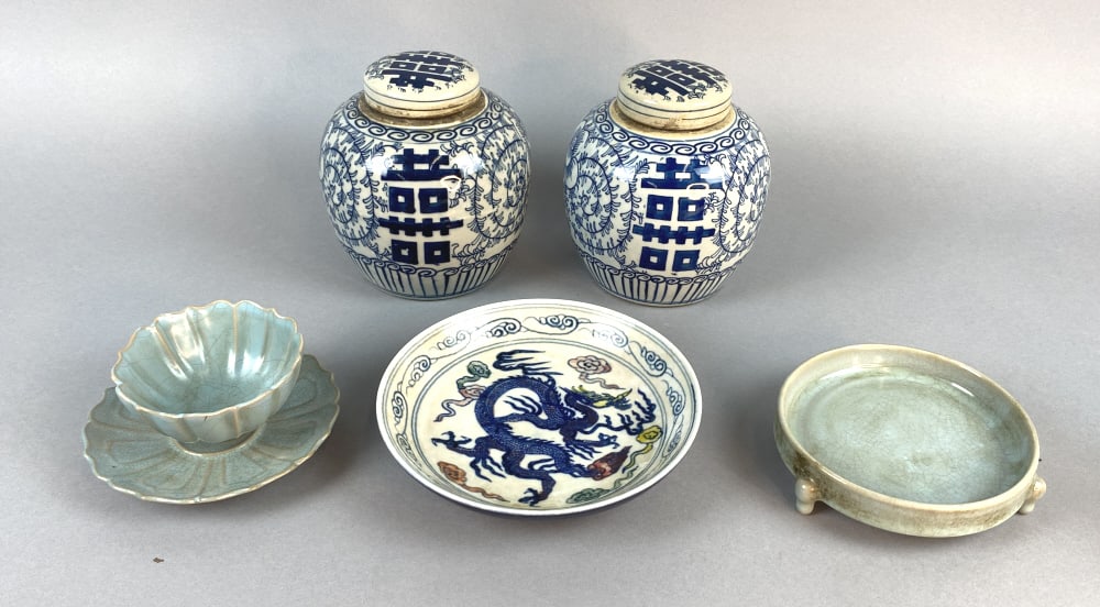 Six Chinese Porcelain & Pottery Articles (1 of 7)