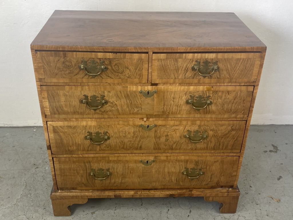 Georgian Walnut 5 Drawer Chest (1 of 7)