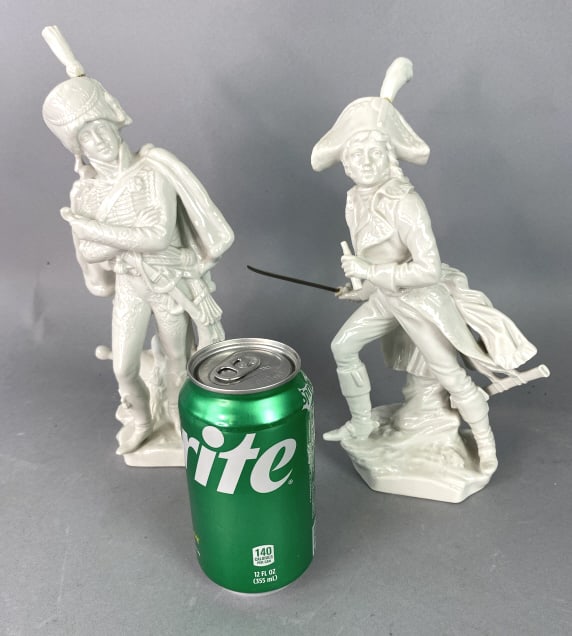 2 Richard Ginori Capodimonte Soldier Statues: 2 Richard Ginori Capodimonte Soldier Statues. Tallest: 11"h Condition: Good.