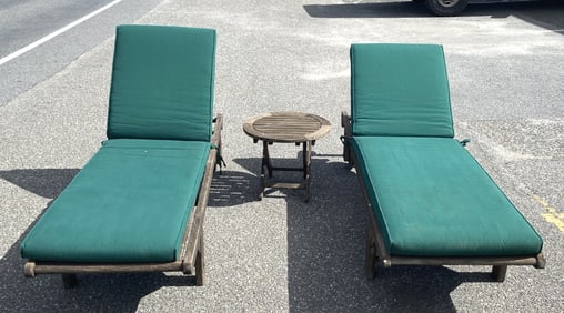 2 Kingsley Bate Teak Loungers w/ Side Table