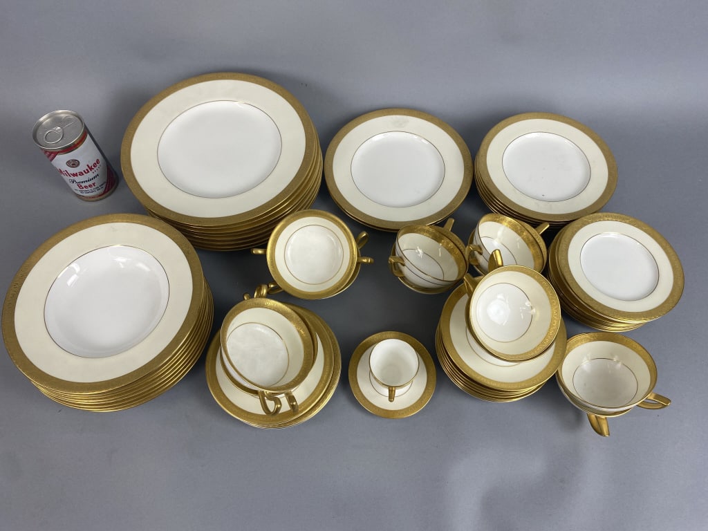 Minton Birks Buckingham K159 Partial China Set: Minton Birks Buckingham K159 Partial China Set Comprising of: 8 dinner plates, 2 luncheon plates 8 soup bowls 4 soup cups & saucers 8 teacups & saucers 1 espresso cup & saucer 8 side plates 6 salad pl
