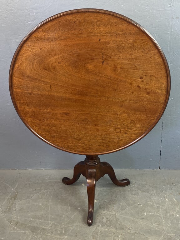 18th C. Mahogany Tilt Top Table (1 of 7)