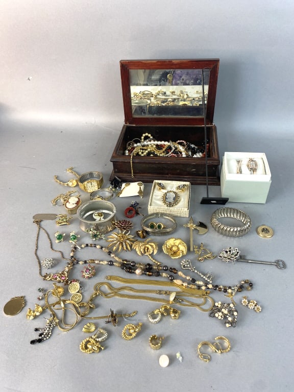 Lot of Costume Jewelry: Lot of Costume Jewelry. With fox hunting wooden box. Some signed, Micheal kors, Trifari, Napier.