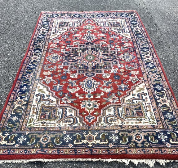 Hariz Style Geometric Design Rug: Hariz Style Geometric Design Rug. 8' 2" x 5' 3" Condition: Good.