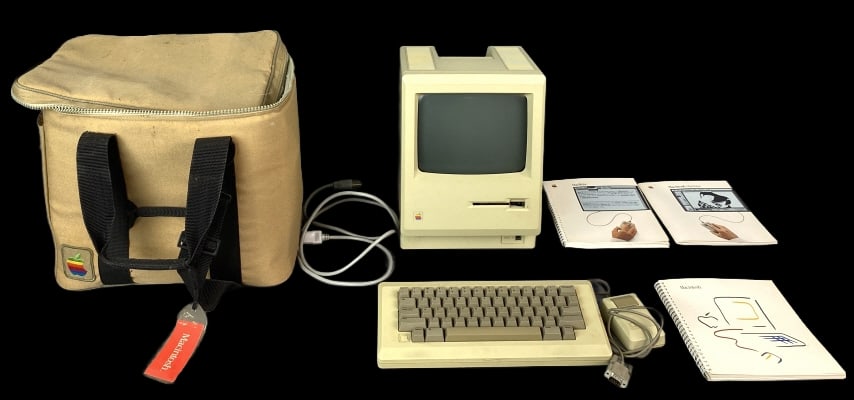 Apple Macintosh 512k w/ Manuals (1 of 9)