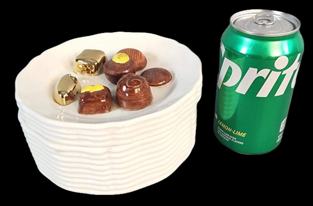 Este Ceramiche Chocolate Covered Dish: Este Ceramiche Chocolate Covered Dish. 3 1/4"h x 6"diam. Condition: Chipped cover.