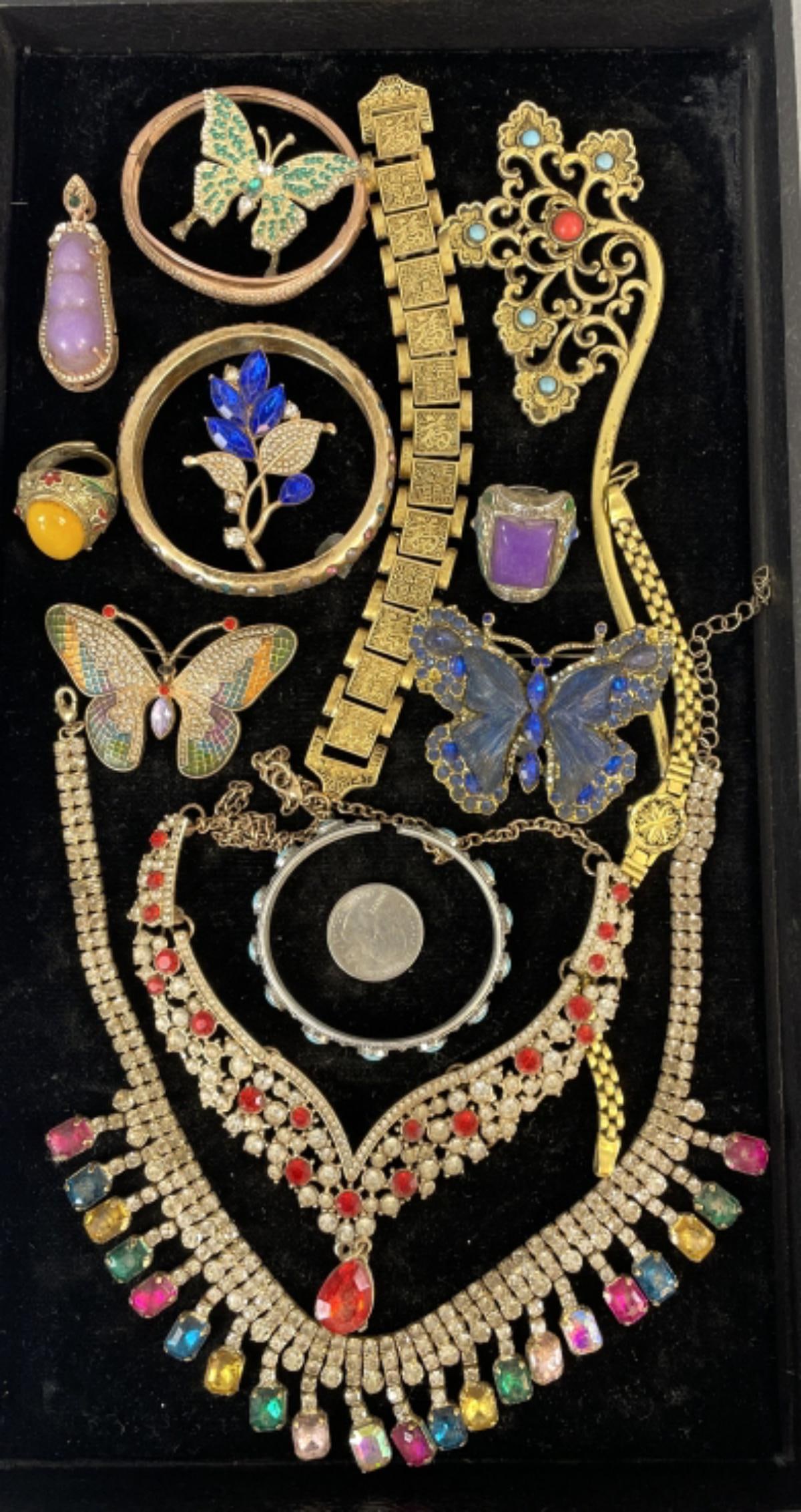 Grouping of Mixed Jewelry: Grouping of Mixed Jewelry. Comprising of: 2 necklaces 4 pins 5 bracelets 2 rings 1 pendant 1 hair piece Condition: Some missing stones.