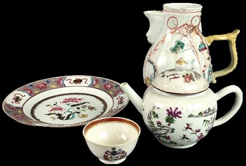 Group of 4 Chinese Export Porcelain Articles (1 of 12)