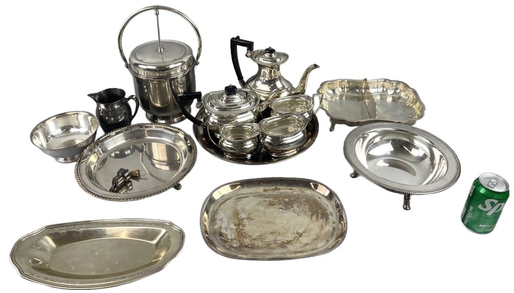 Group of 16 Silver Plated Articles (1 of 10)