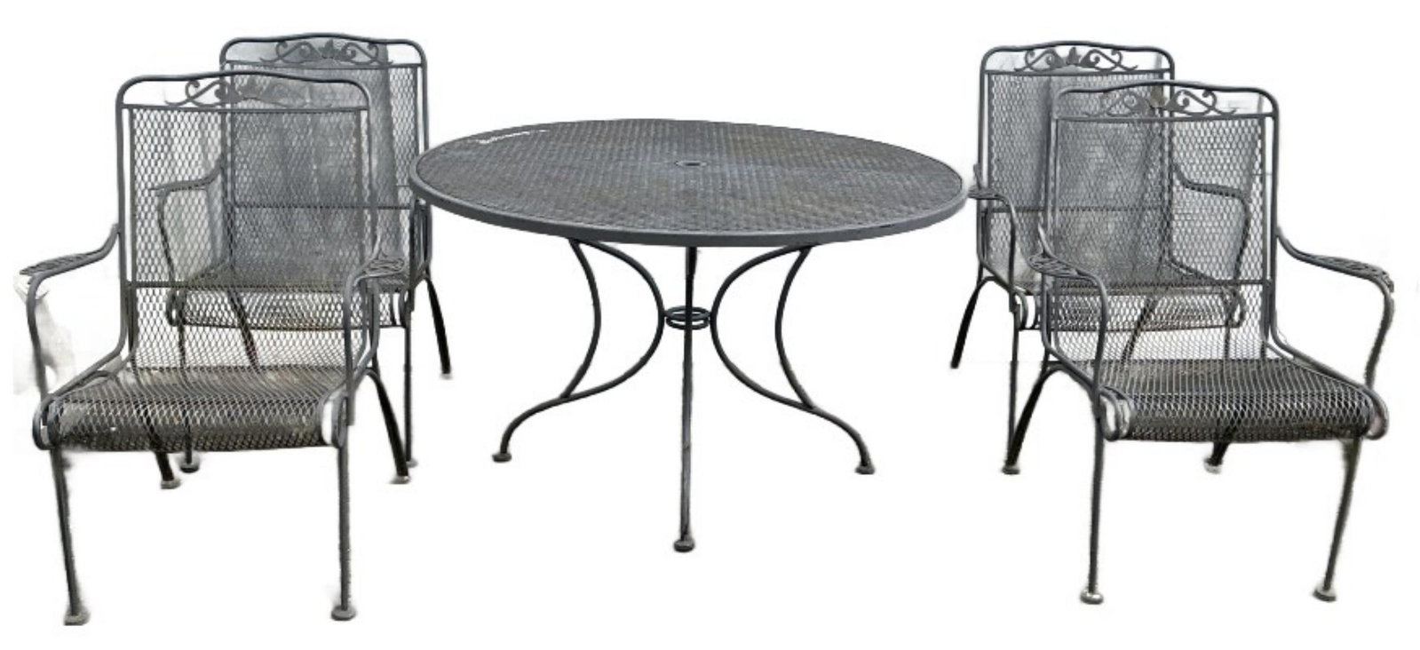 Black Iron Table with 4 Chairs: Black iron table with 4 chairs. Table measures 28.5"h x 47.5?dia. Condition: Needs cleaning, minor surface rust.