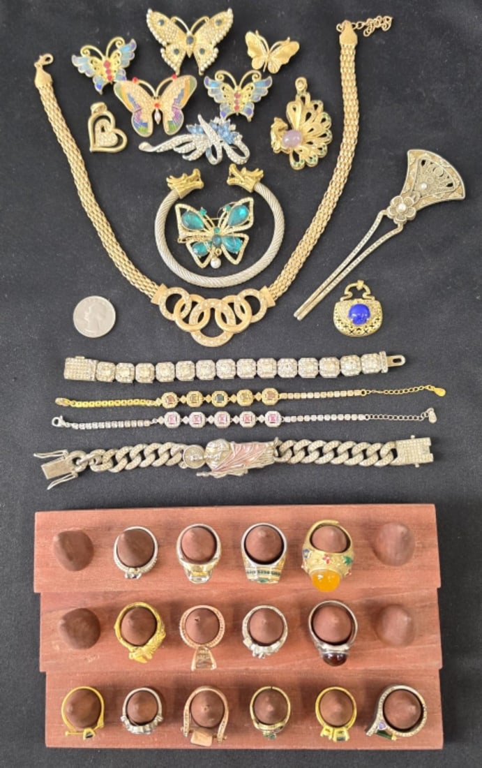 Costume Lot of Mixed Jewelry (1 of 3)