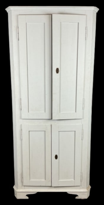 Paint Decorated Wood Corner Cabinet: Paint decorated wood corner cabinet. Measures 75.5"h x 34"w x 20"d. Condition: Some scratches and scuffs.