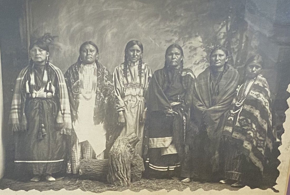 Indian Women Photograph Sioux ca 1900 ORIGINAL (1 of 2)