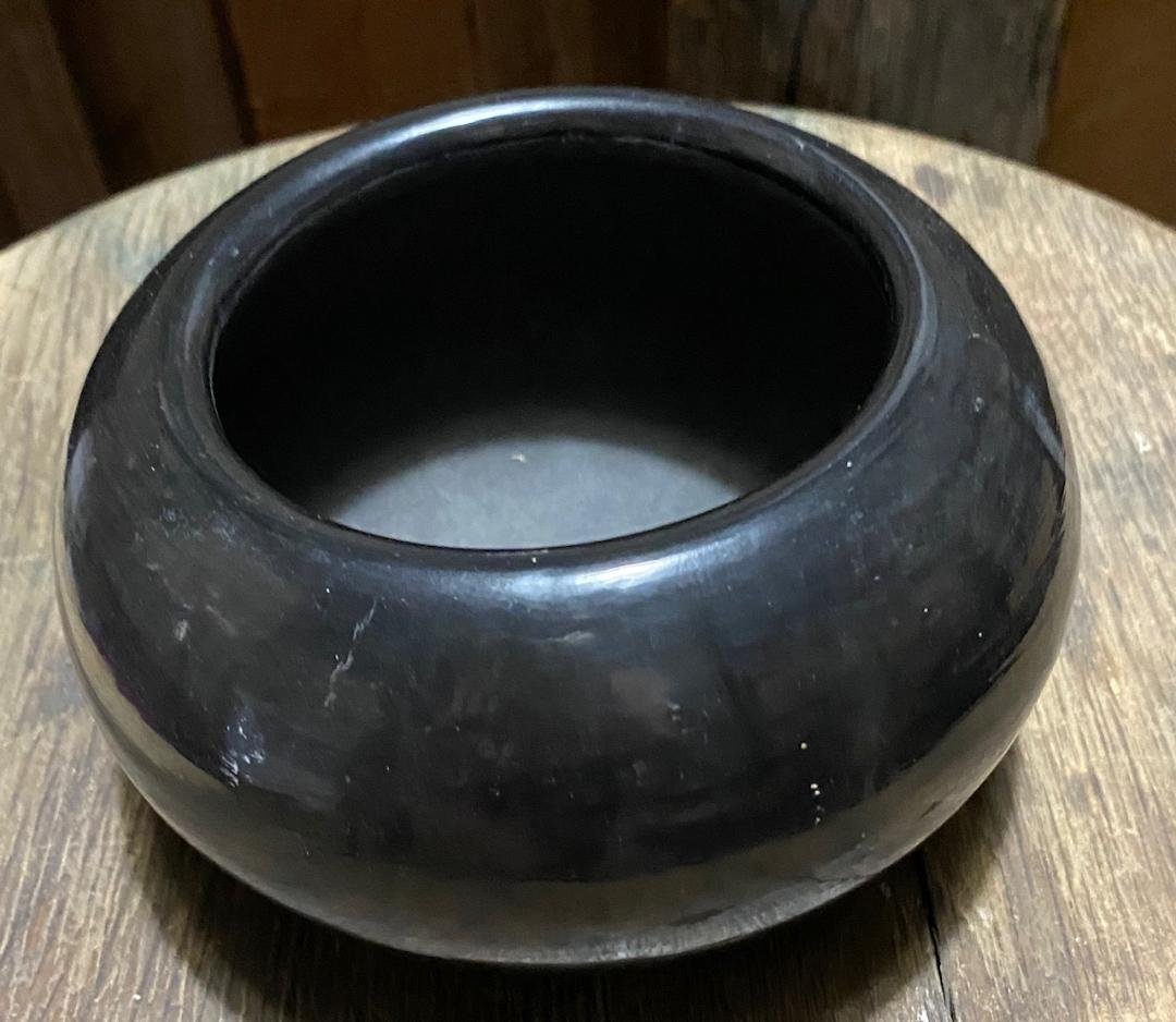 Santa Clara Blackware Pot Signed Birdell (1 of 4)