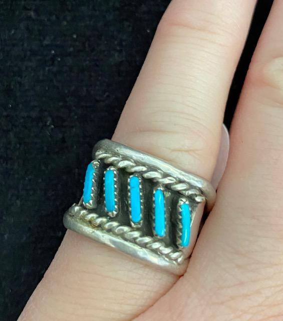 Native American Turquoise and Sterling Silver Ring: This sterling silver Navajo Native American Indian ring features five elongated oval shaped turquoise pieces inlaid in a rope pattern setting petit point. Ring size 6. FREE DOMESTIC SHIPPING.