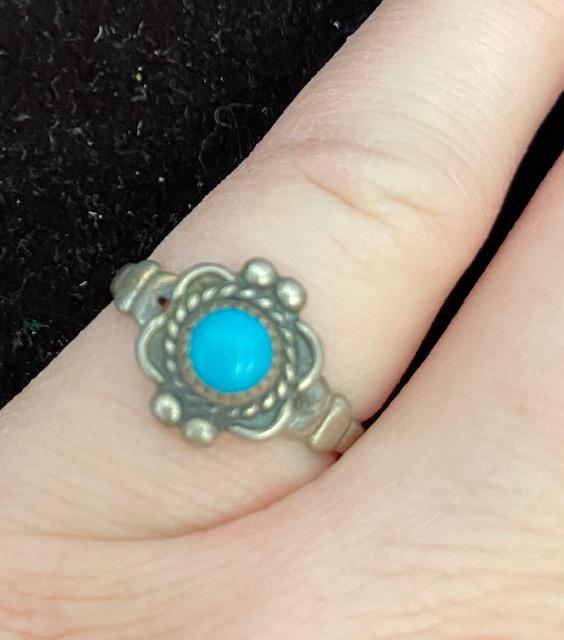 Native American Navajo Sterling and Turquoise Ring (1 of 2)