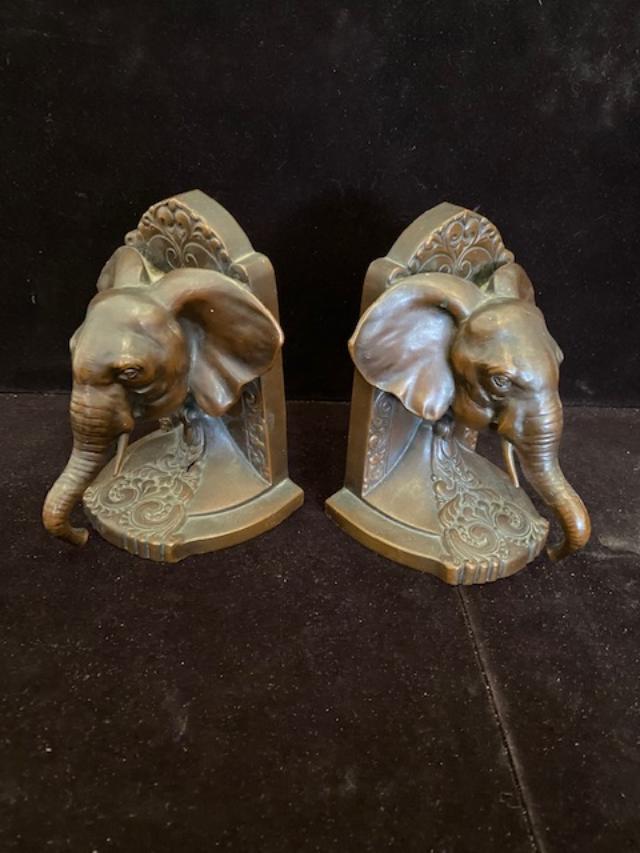 Bronze cast Elephant bookends 1920: Vintage Bronze Elephant bookends. Signed JB 1531 TEE. Jennings Brothers. 30.00 Domestic shipping (heavy)