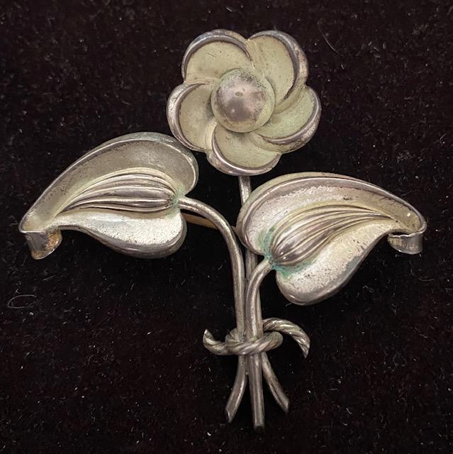 Vintage sterling flower pin ca 1950 (1 of 3)