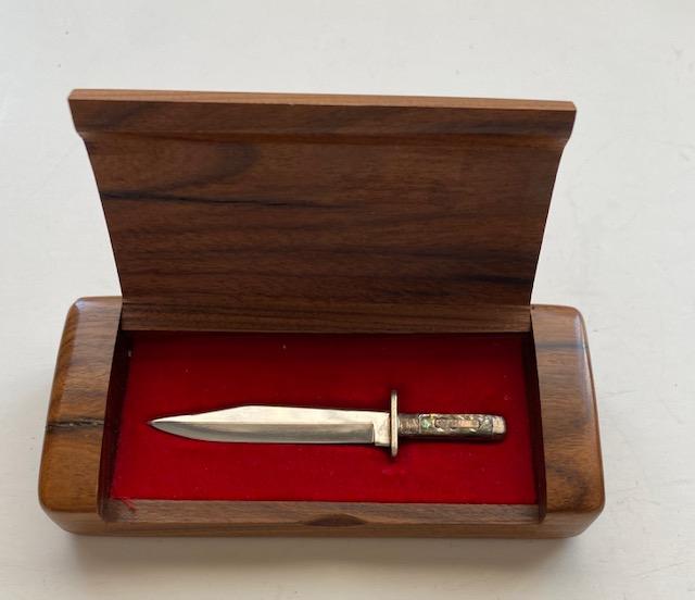 Miniature Bowie  knife in wood box (1 of 4)