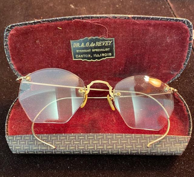 10K gold glass frames: 10K gold over the ear glasses in vintage case. From Dr. A.G. deRevey, eyesight specialist, Canton Illinois. Stamped 10k gold on the bridge. FREE DOMESTIC SHIPPING.