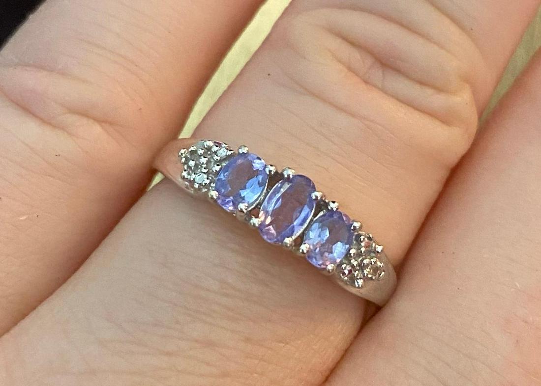 10k gold amethyst and diamond chip ring (1 of 2)
