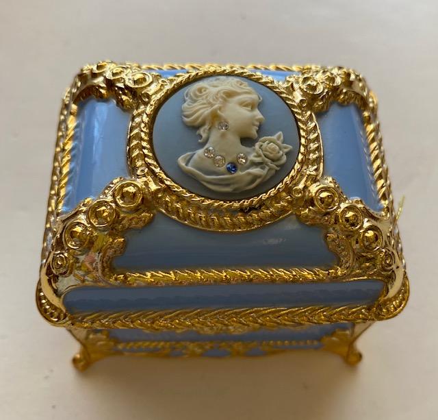 Splendid Music Box with Swarovski Crystals (1 of 4)