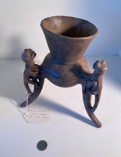 Pre-Columbian Stunning Tripod 1200 AD Vessel (1 of 2)