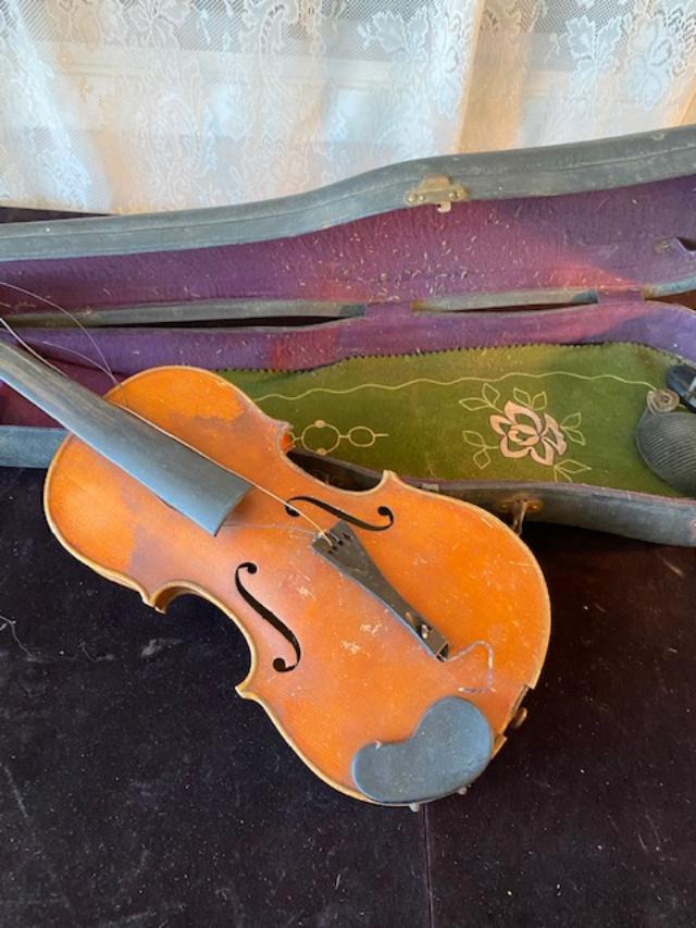 Antique Violin with Case (1 of 9)