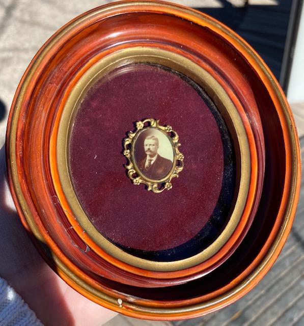 ca 1905  Teddy Rosevelt  pin Framed Photo cameo (1 of 2)