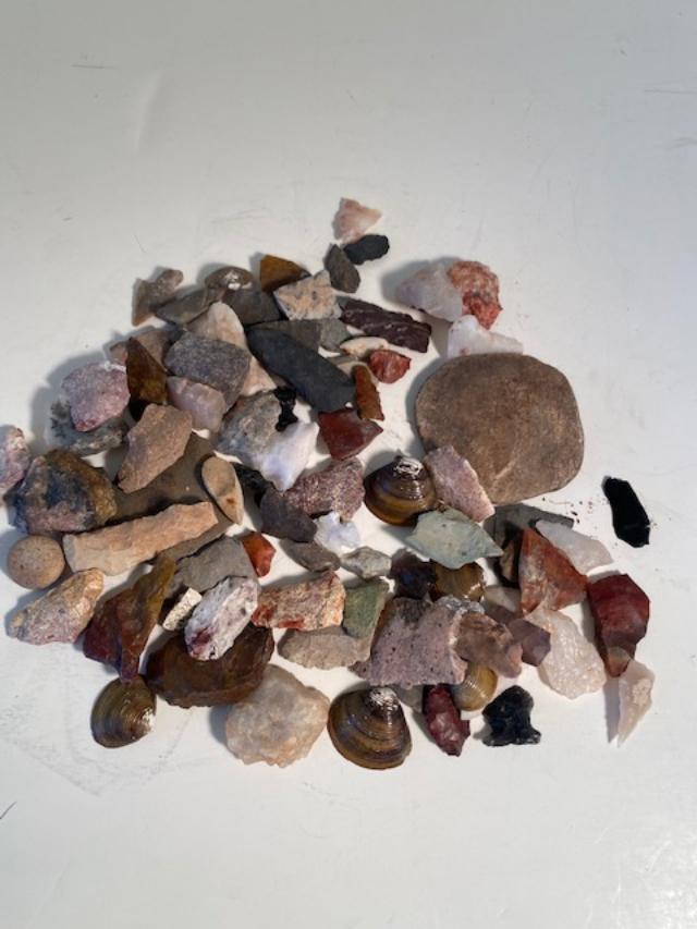 Native American NM Arrowheads New Mexico found: Lot of Native American arrowheads and more found in New Mexico. parts and pieces collection. Quarter shown for scale. FREE DOMESTIC SHIPPING.