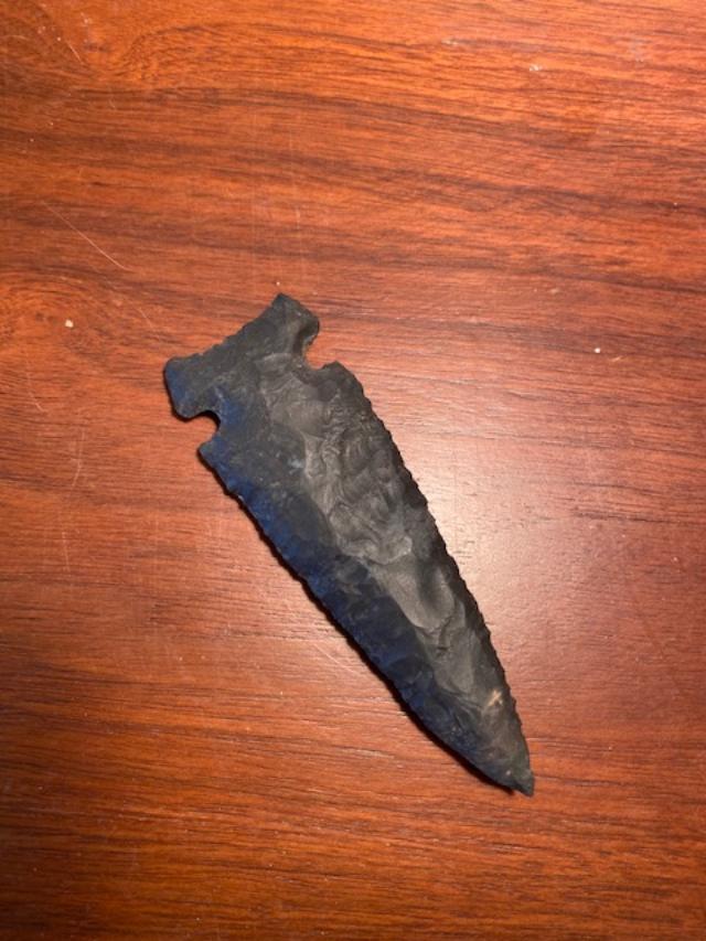 Large Native American Arrowhead (1 of 2)