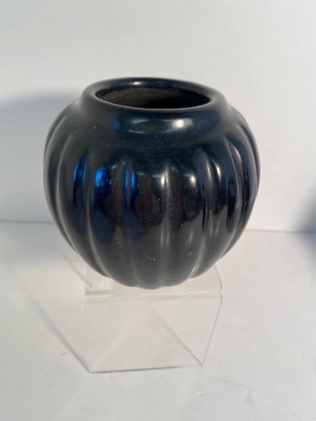 Santa Clara Pottery Melon Pot (1 of 2)
