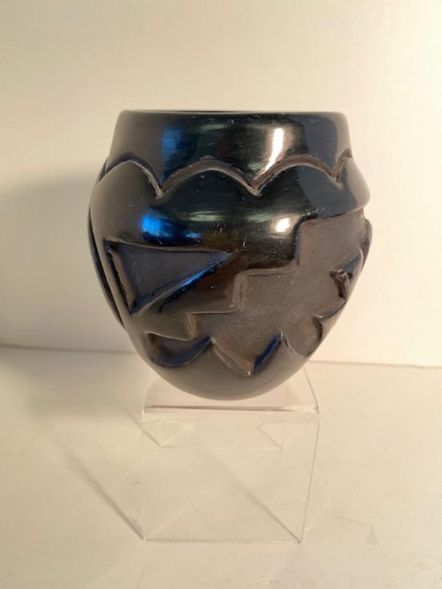 Santa Clara Pottery VASE pot (1 of 2)