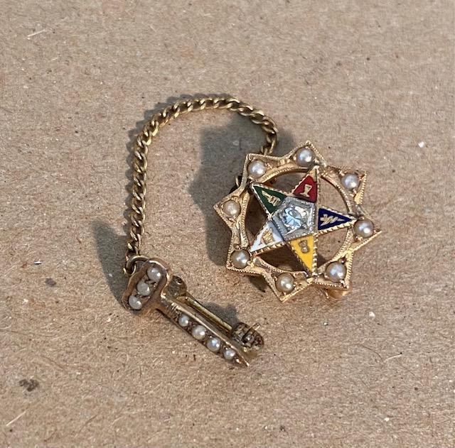 14K Gold Masonic Pin and Gavel (1 of 3)