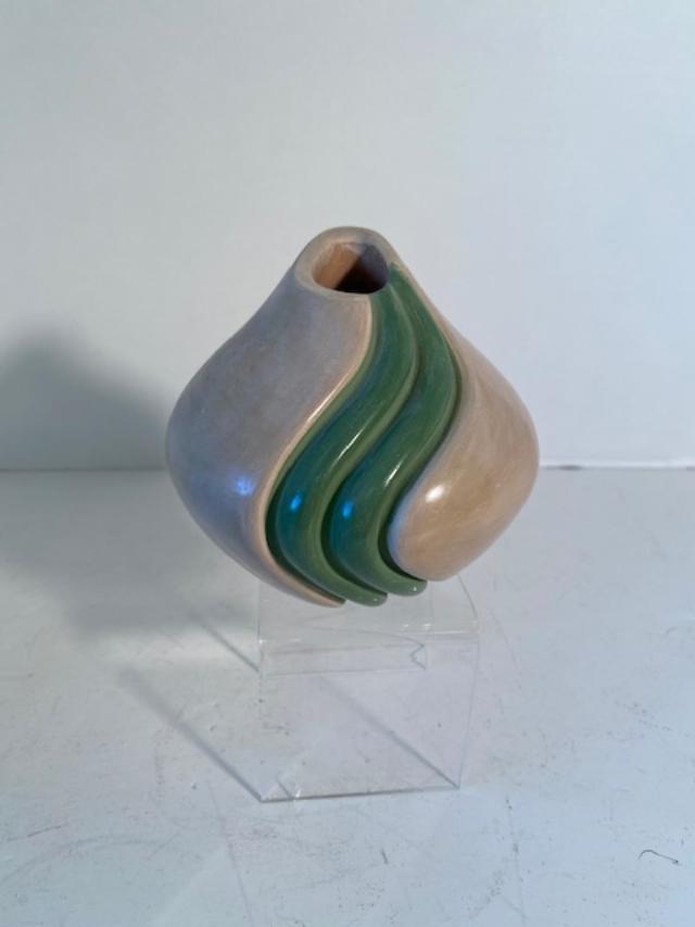 Signed Jemez Pueblo POTTERY vase (1 of 2)