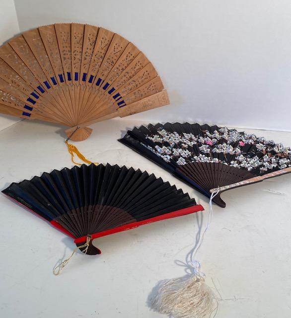Lot of 3 Vintage Hand Fans (1 of 7)