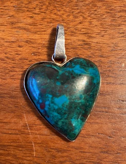 Navajo Signed Sterling Heart and Stone Pendant: Original Native American Navajo stamped sterling heart pendant. Artisan signed ERU. Nice multicolored stone. Turquoise and malachite mix. FREE DOMESTIC SHIPPING.