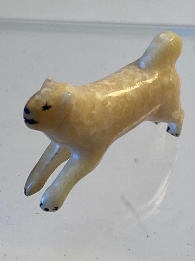 Carved Bone Alaskan Wolf: Original vintage Native American Alaskan hand carved bone wolf. FREE DOMESTIC SHIPPING