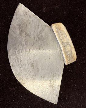 Native American Alaskan Bone Handle Ulu Ca. 1900: Early 1900's Native American Indian Eskimo Ulu trade tool with bone handle. Blade is sharp, handle intact. 4.75"x 2.75" FREE DOMESTIC SHIPPING.