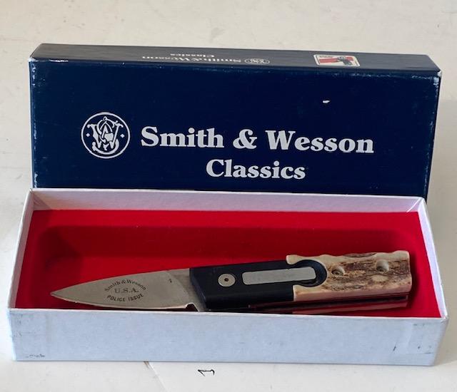 Smith and Wesson Police Issue Knife (1 of 4)