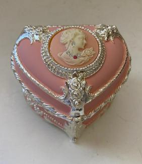 Splendid Music Box with Swarovski Crystals (1 of 4)