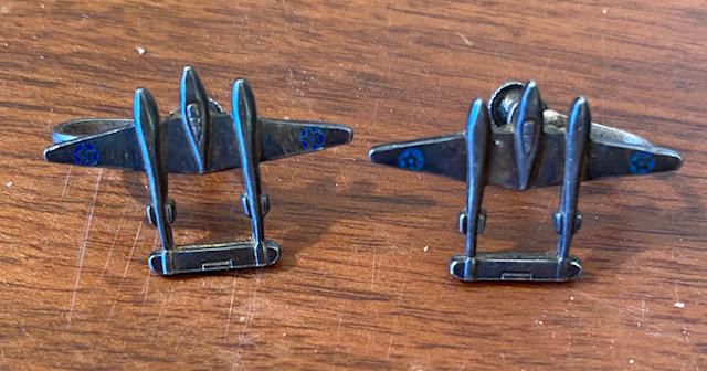 WWII War Plane Sterling Silver Screw back Earrings: Vintage sterling war plane earrings. 1"x.5" stamped "G" 3.7 grams. FREE DOMESTIC SHIPPING
