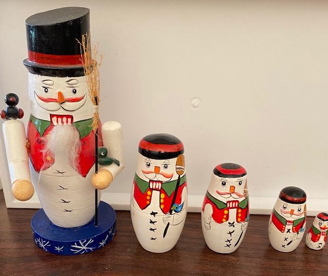 Snowman Nesting Dolls: Vintage snowman nesting dolls, five dolls, largest has moveable arms size 7.25" smallest 1" $8 DOMESTIC SHIPPING