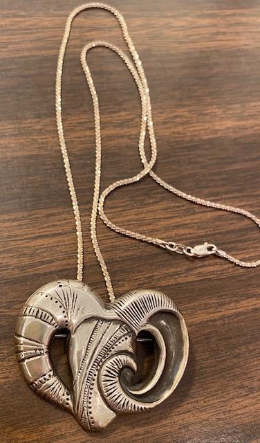 Native American Hopi Sterling Chain With Ram Head: Native American Hopi sterling silver chain necklace with ram head pendant. Chain marked .925. Pendant unmarked. Chain measures 24". Pendant measures 1.5" tall by 2.5" wide. FREE DOMESTIC SHIPPING