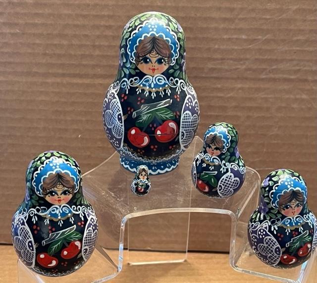 Russian Matryoshka Signed  Nesting Dolls (1 of 5)