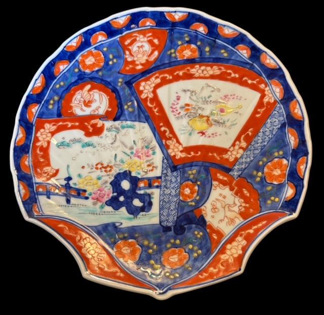 Japanese Imari Platter Unusual Clam Shell Design  Signed (1 of 3)