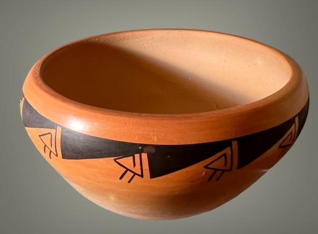 Native American Signed Hopi Pot Dawn N. Navasie: Signed Native American HOPI Pot. Signed by famous artisan Dawn N. Navasie (Red Tail Hawk), member of the Water Clan Tribe. She was born into the Hopi-Tewa Reservation in 1961 and was inspired to conti