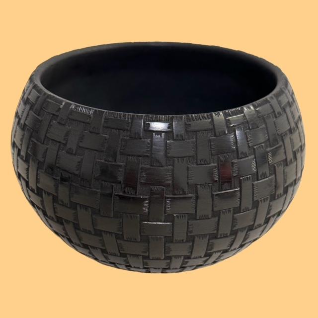 Original Signed Mata Ortiz Pot by Hector Quintana (1 of 3)