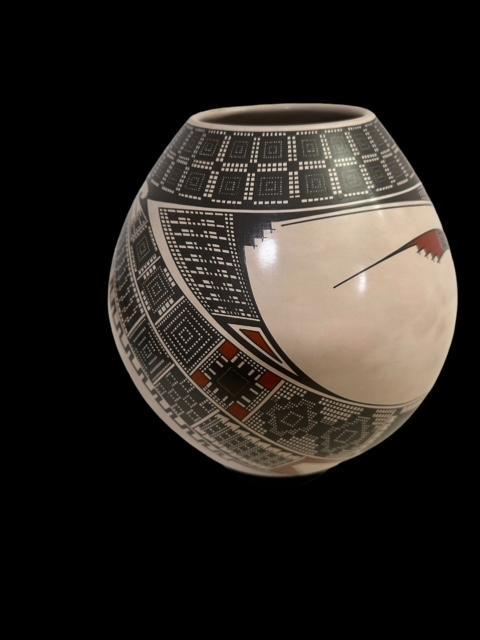 Original Signed Mata Ortiz Pot  By Noe Quezada (1 of 6)