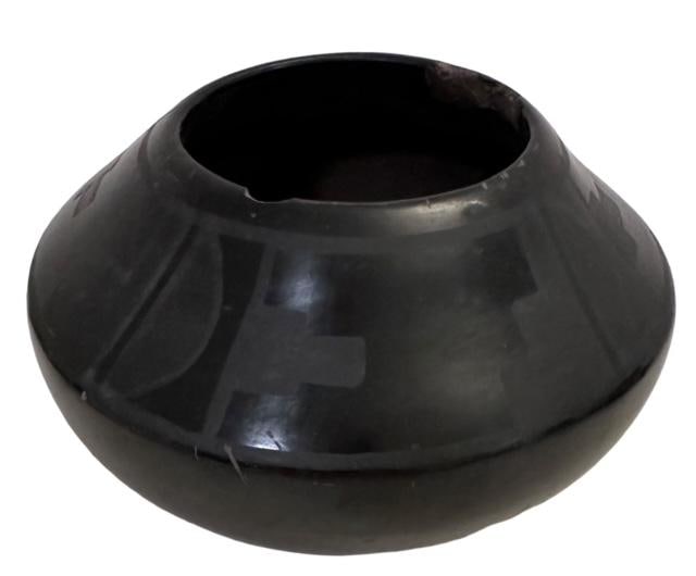 Martinez Signed Black ware Santa Clara Pot (Maria) (1 of 3)